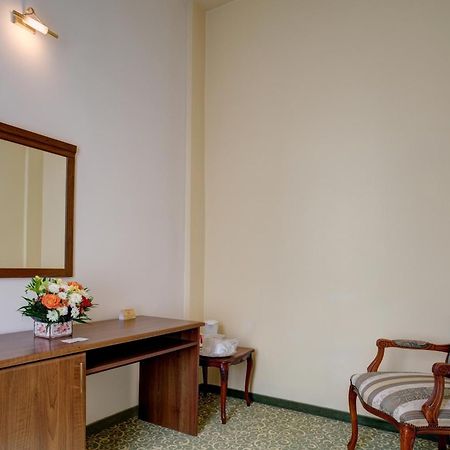 Hotel Central Плоєшті Екстер'єр фото