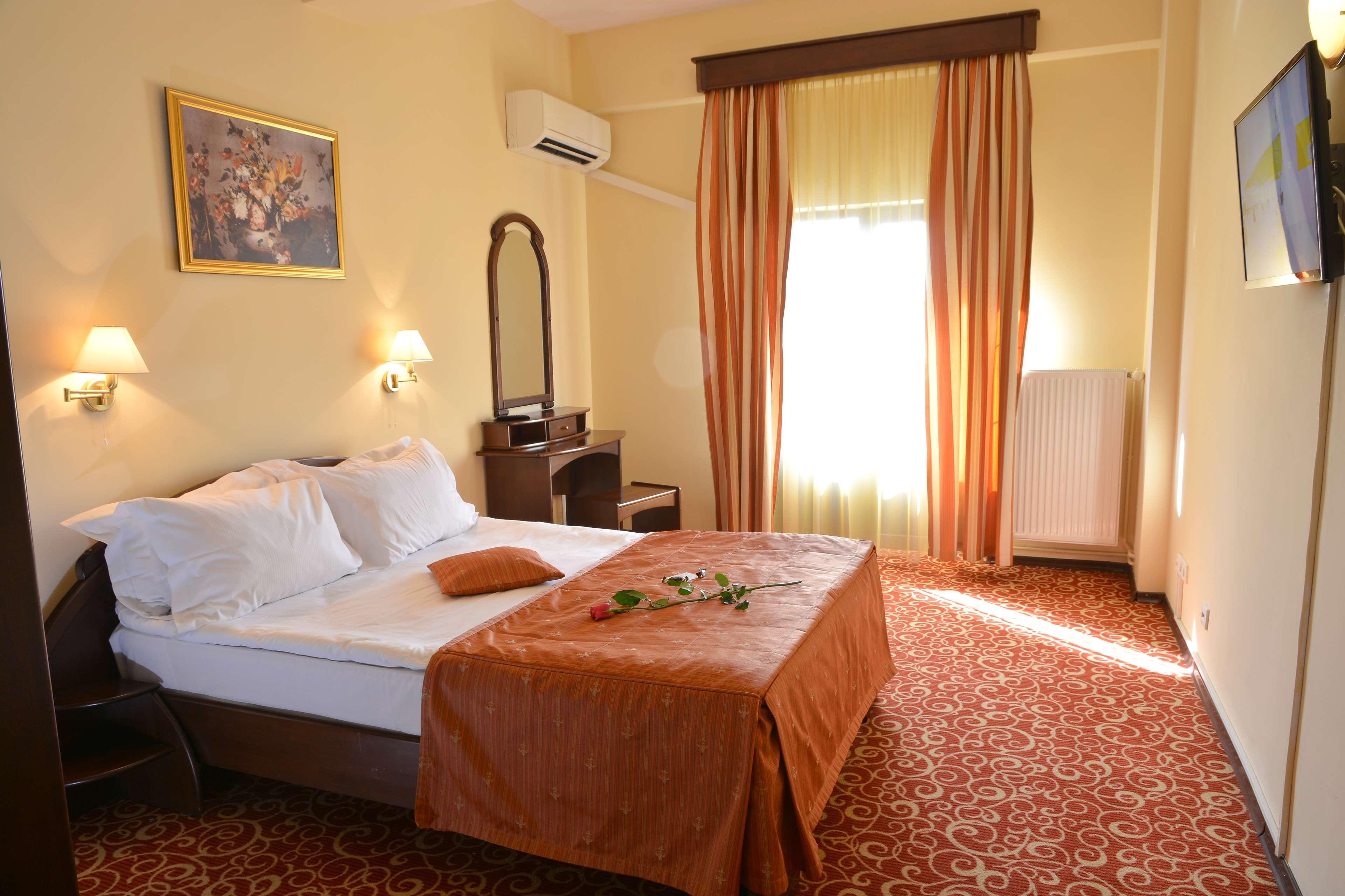 Hotel Central Плоєшті Екстер'єр фото