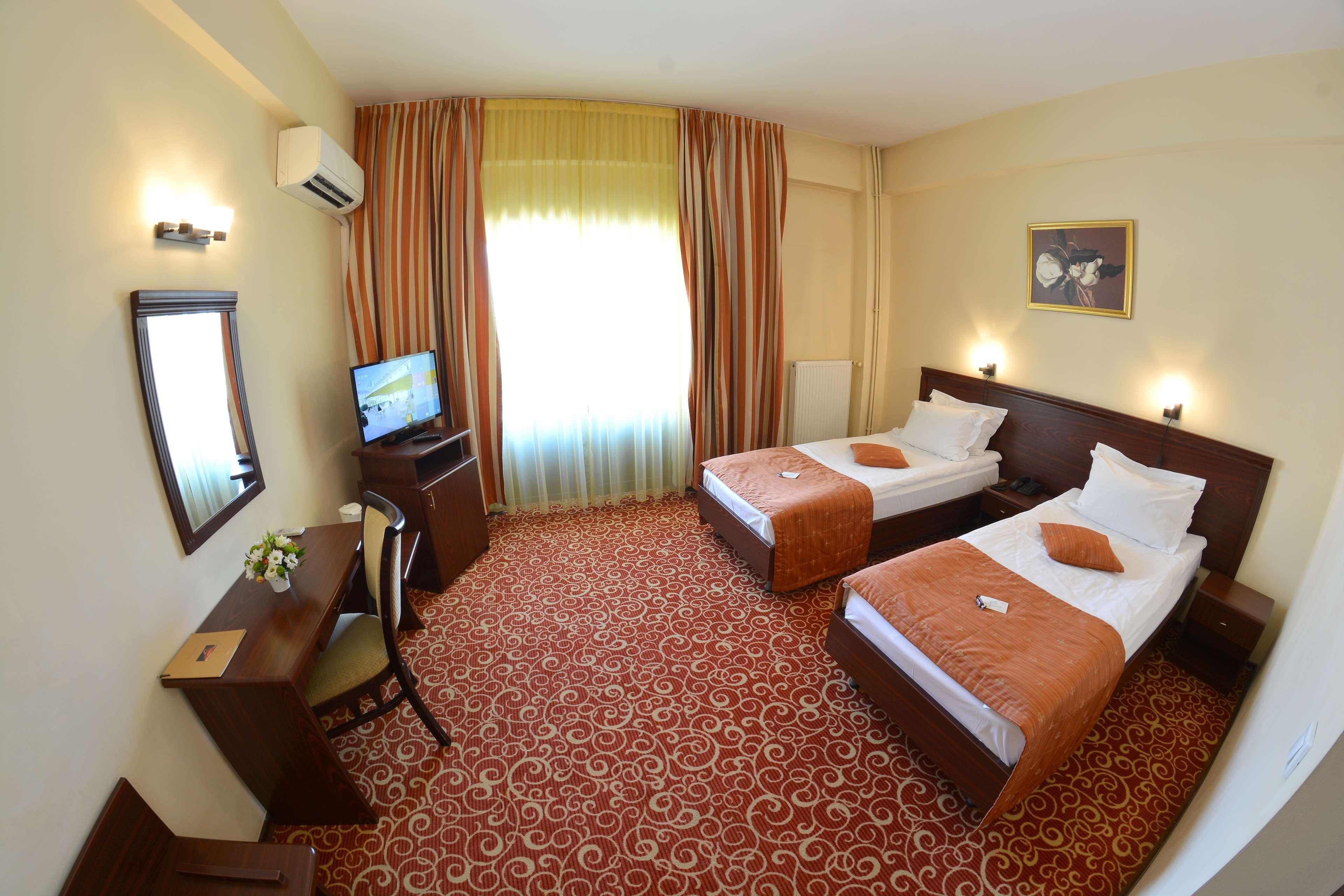 Hotel Central Плоєшті Екстер'єр фото
