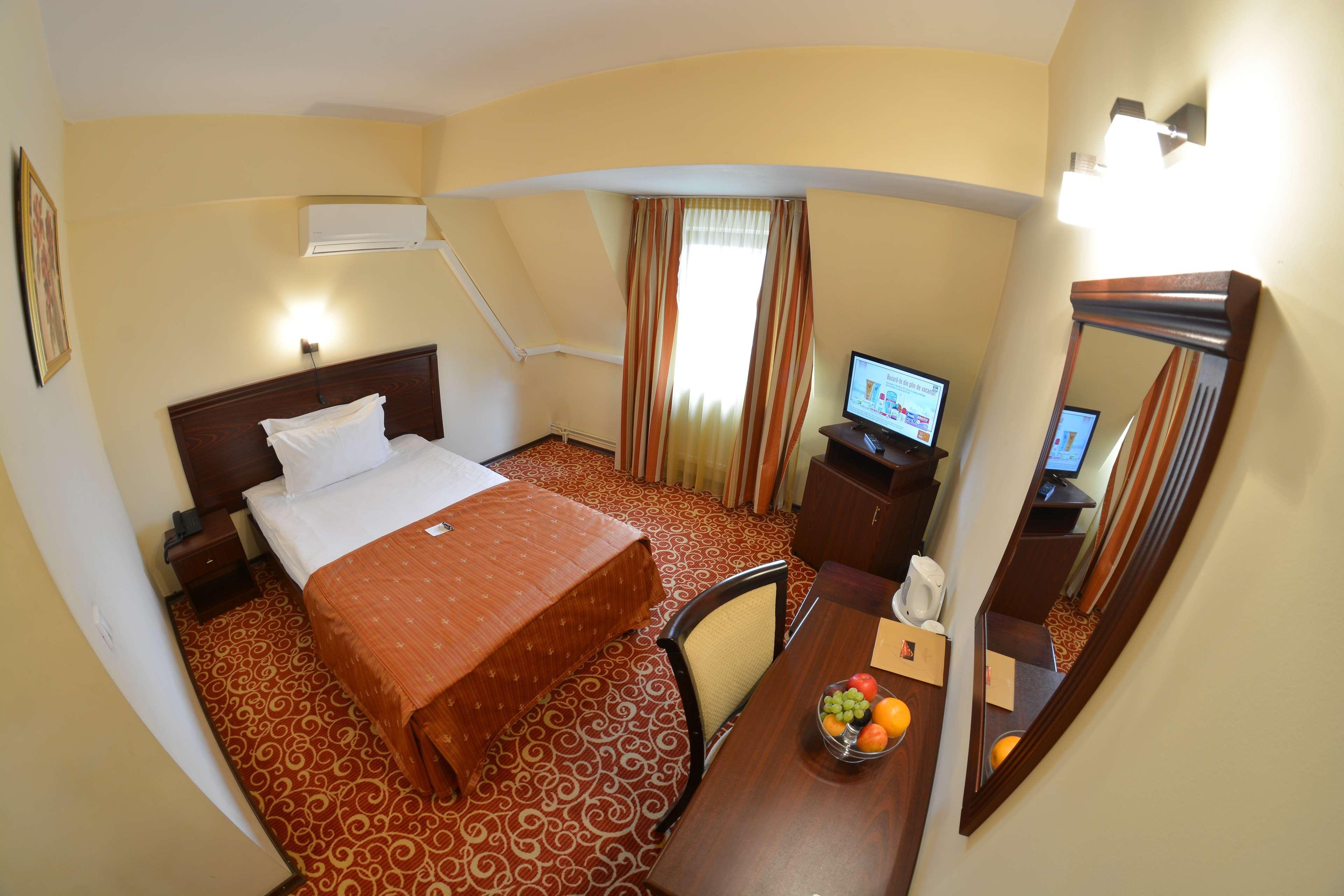 Hotel Central Плоєшті Екстер'єр фото