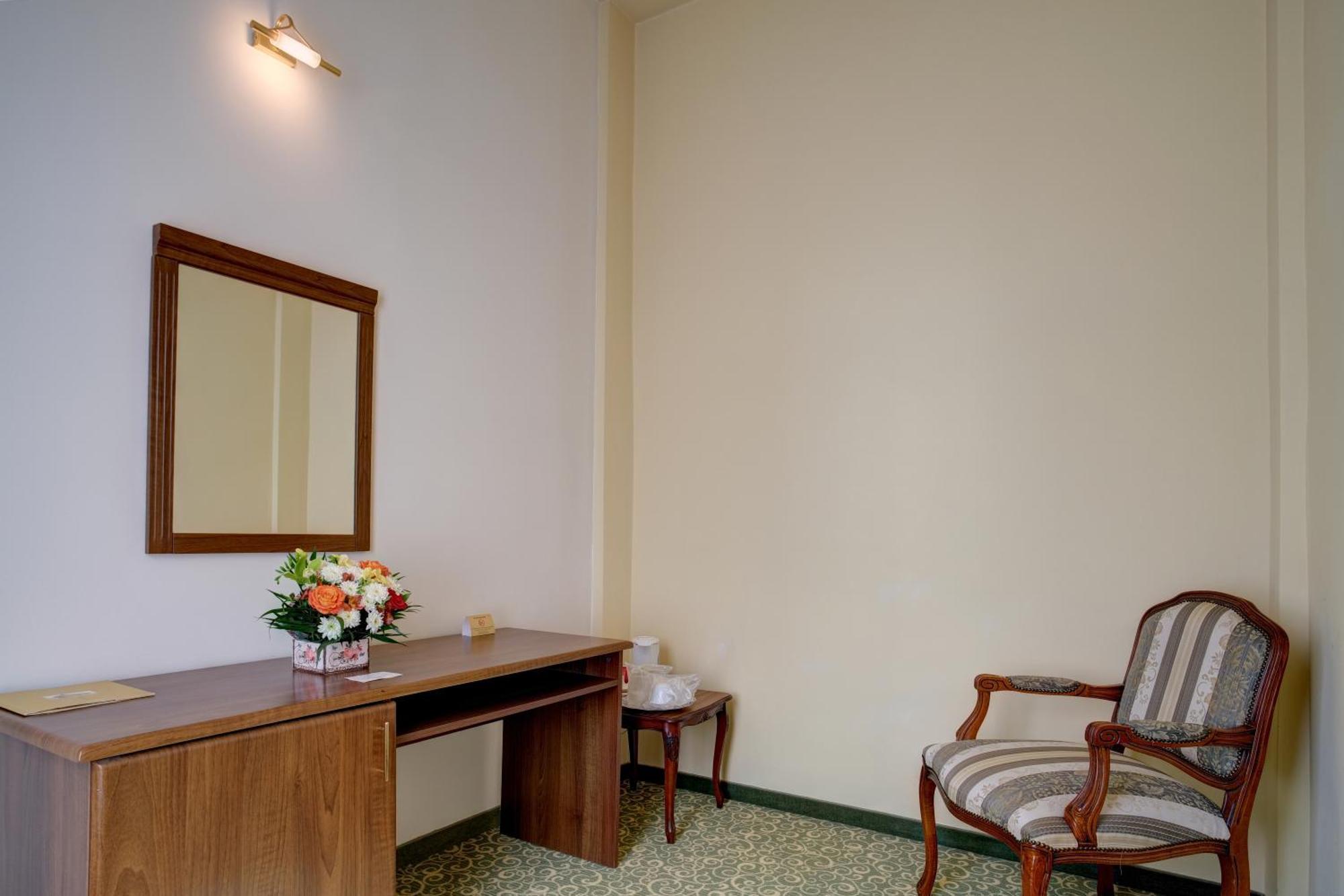 Hotel Central Плоєшті Екстер'єр фото